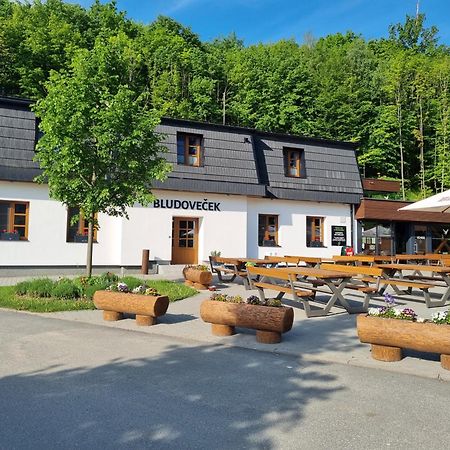 Restaurace A Penzion Bludovecek Exteriör bild