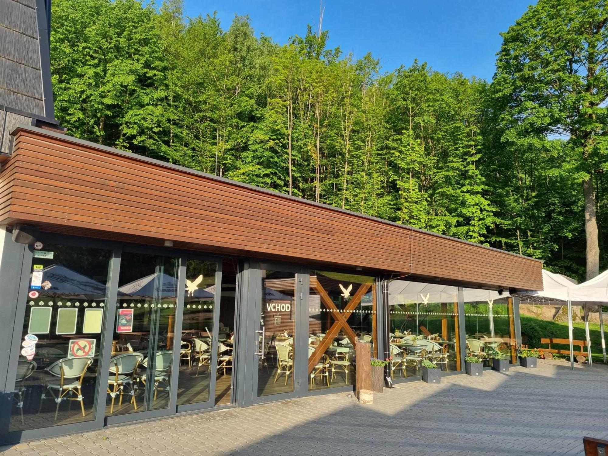 Restaurace A Penzion Bludovecek Exteriör bild