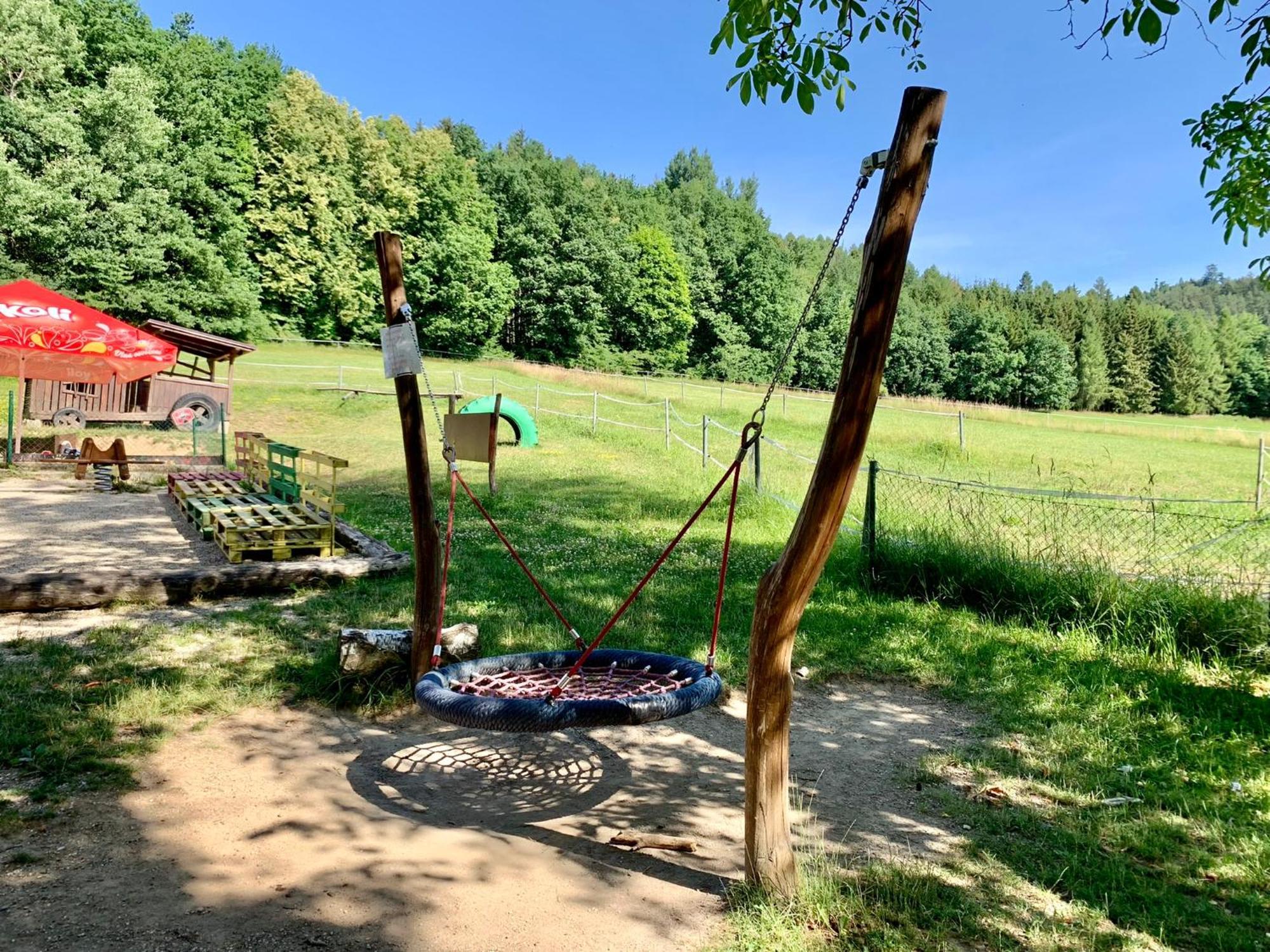 Restaurace A Penzion Bludovecek Exteriör bild