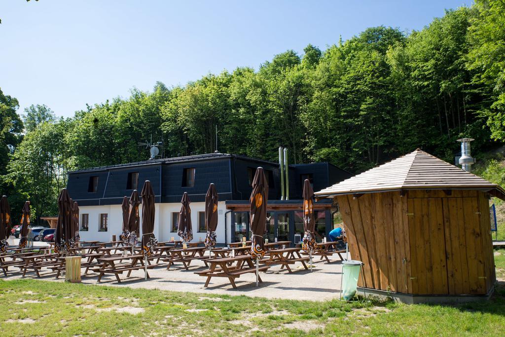 Restaurace A Penzion Bludovecek Exteriör bild