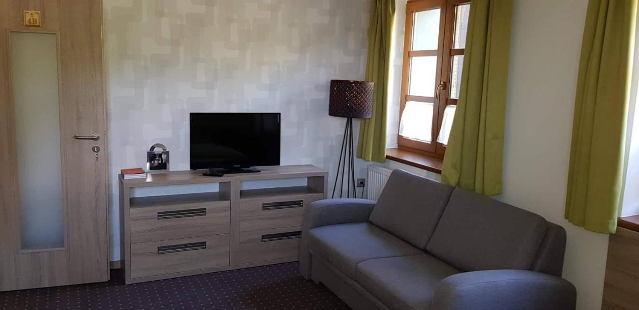 Restaurace A Penzion Bludovecek Exteriör bild