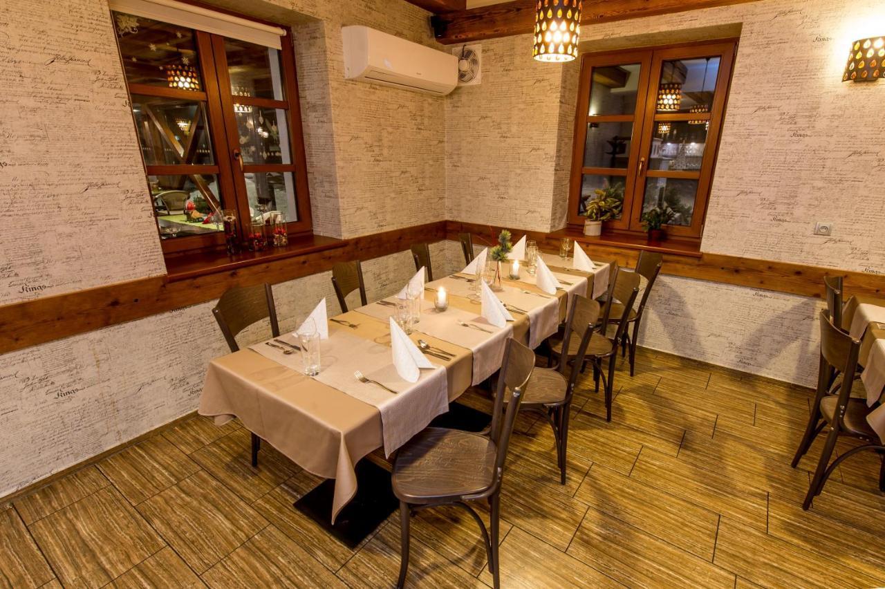 Restaurace A Penzion Bludovecek Exteriör bild