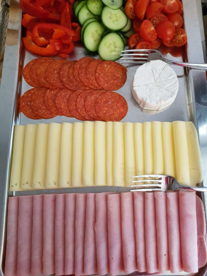 Restaurace A Penzion Bludovecek Exteriör bild