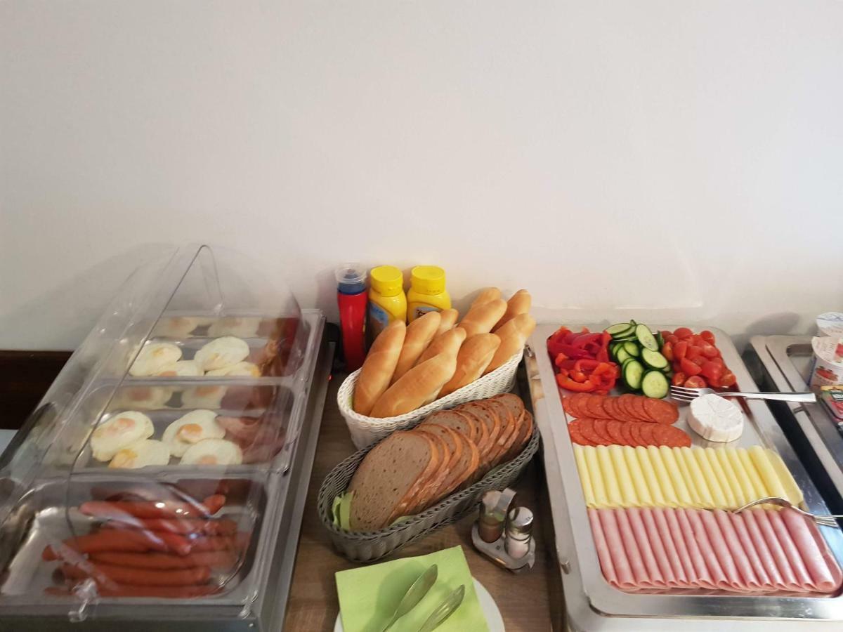 Restaurace A Penzion Bludovecek Exteriör bild